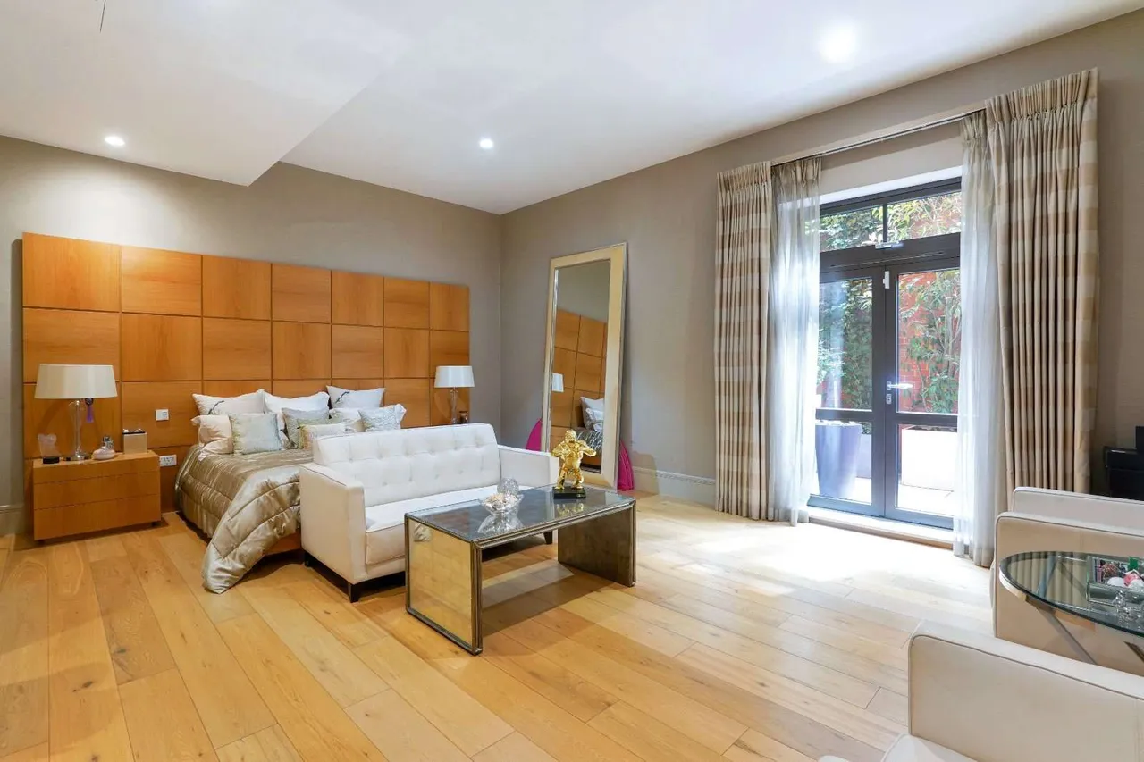 The Bishops Avenue, London, N2, photo 8