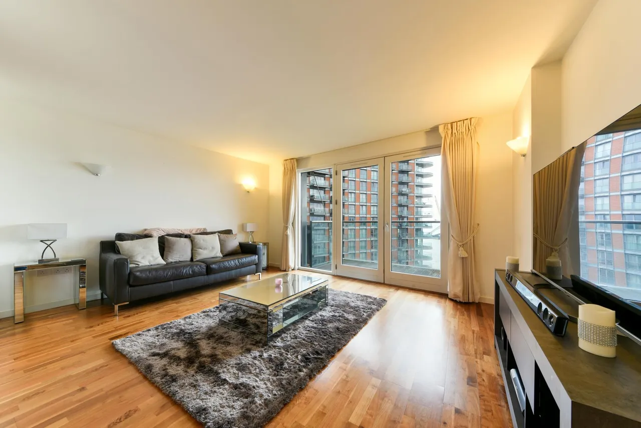2 bed flat for sale, Fairmont Avenue, London, E14