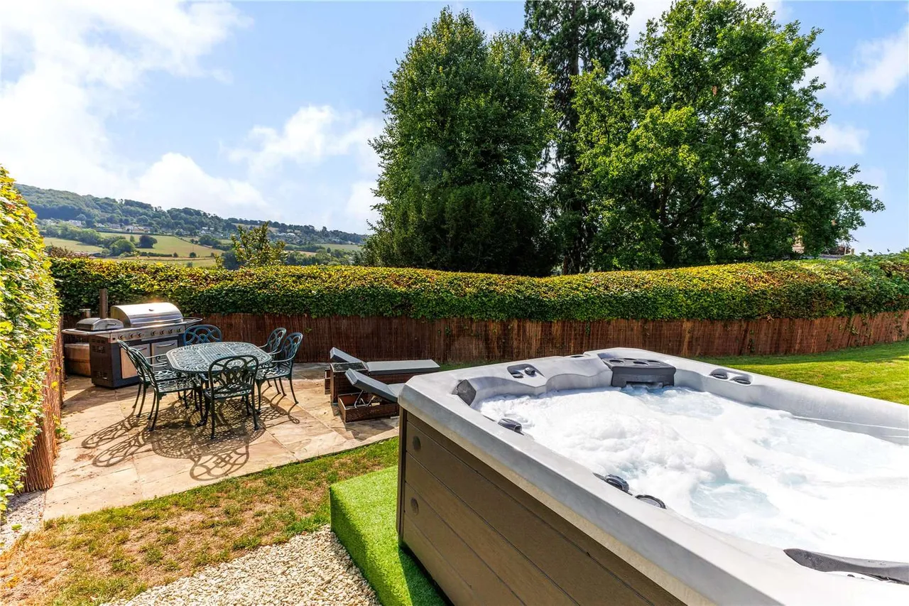 Lower Washwell Lane, Painswick, Stroud, Gloucestershire, GL6 6XW, photo 4