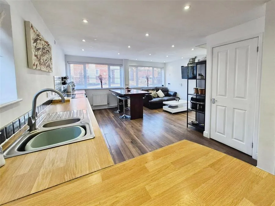 Dyers Mews, Neath Hill, MK14, photo 8