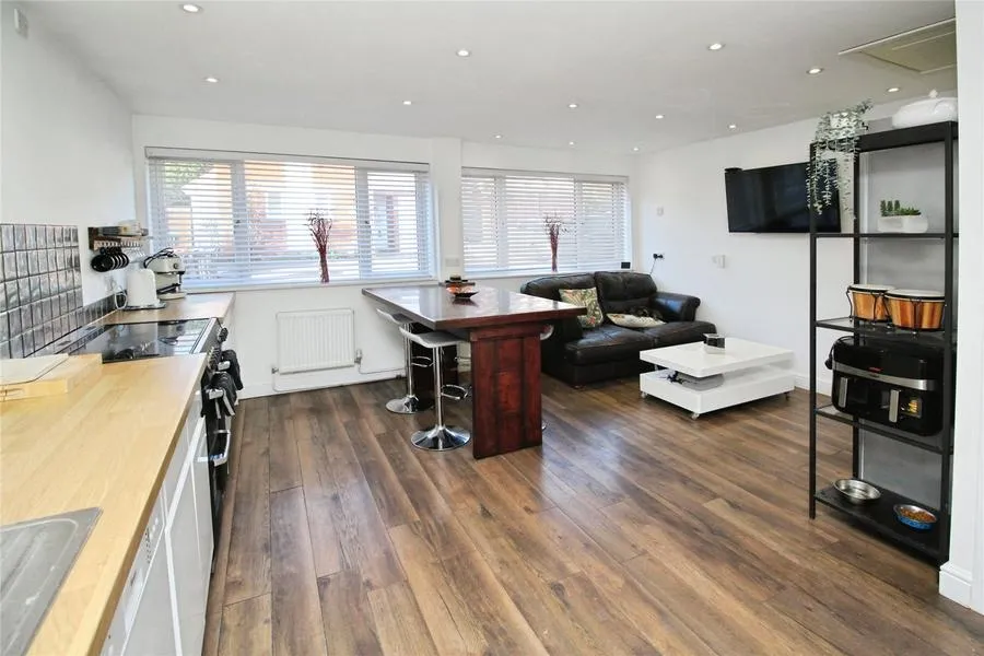 Dyers Mews, Neath Hill, MK14, photo 2