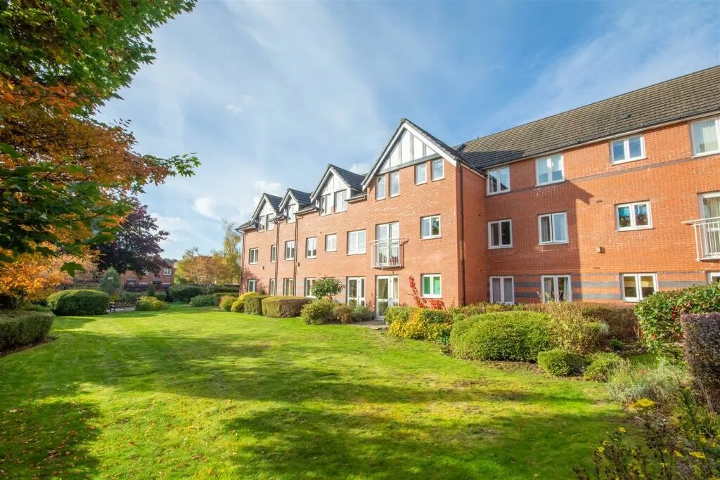 2 bed flat for sale, Park Road, Ashbourne