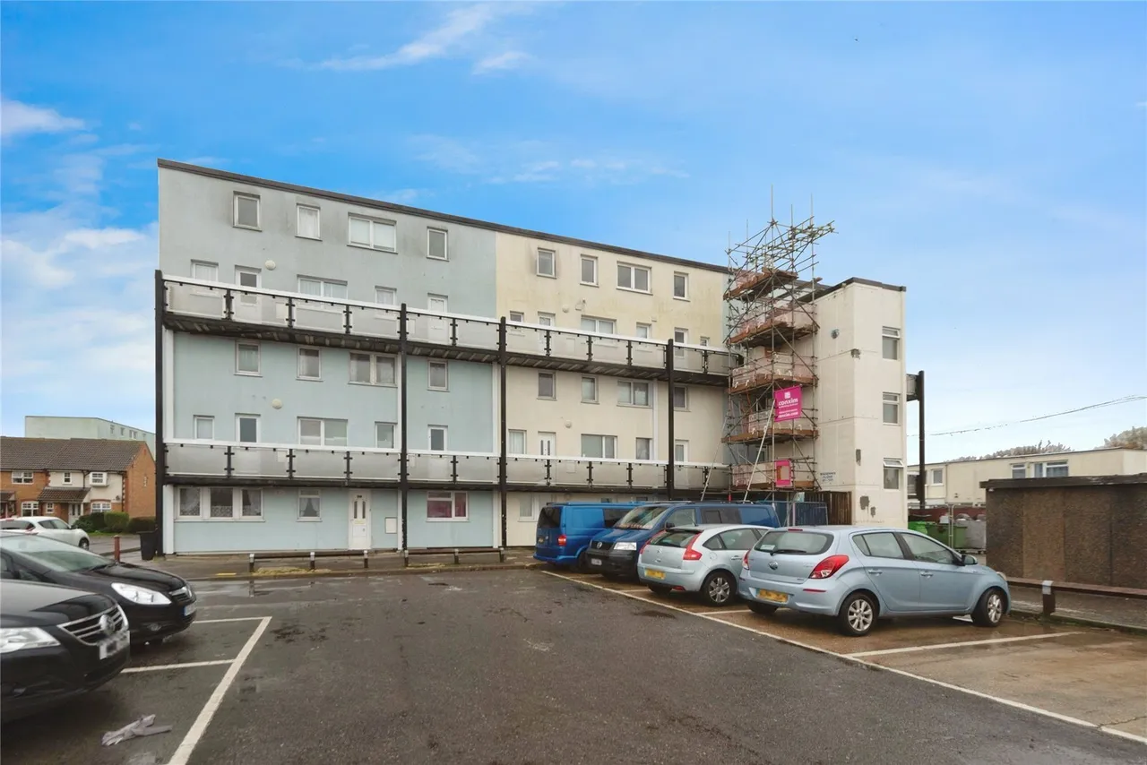 2 bed flat for sale, Magennis Close, Gosport, PO13