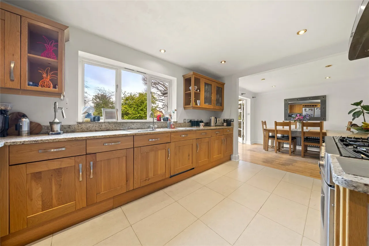St. Leonards Road, Claygate, Esher, Surrey, KT10, photo 7
