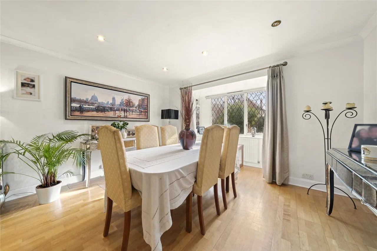St. Leonards Road, Claygate, Esher, Surrey, KT10, photo 4