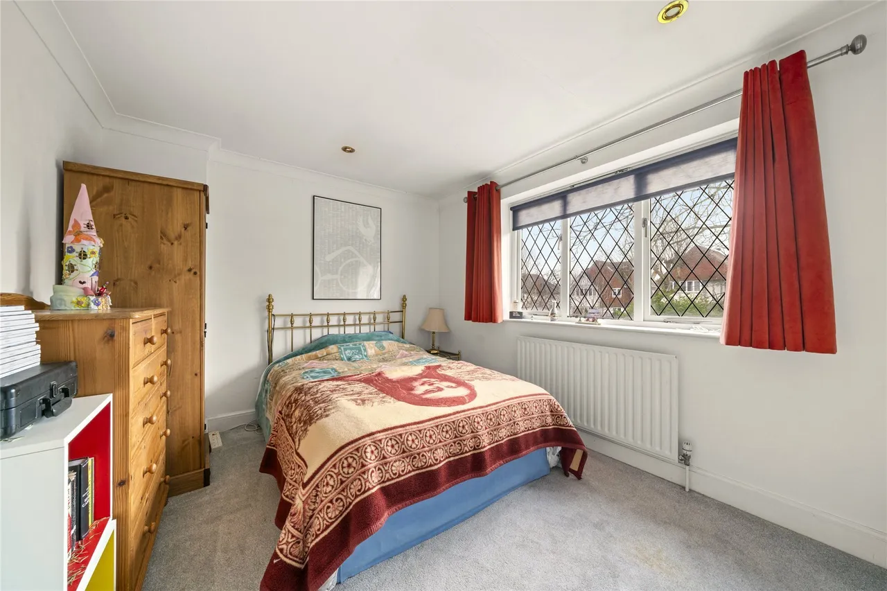 St. Leonards Road, Claygate, Esher, Surrey, KT10, photo 12