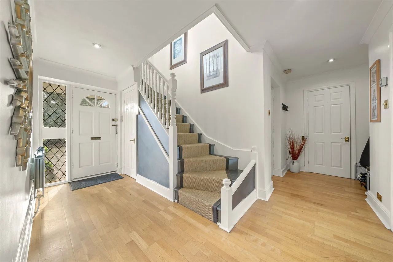 St. Leonards Road, Claygate, Esher, Surrey, KT10, photo 11