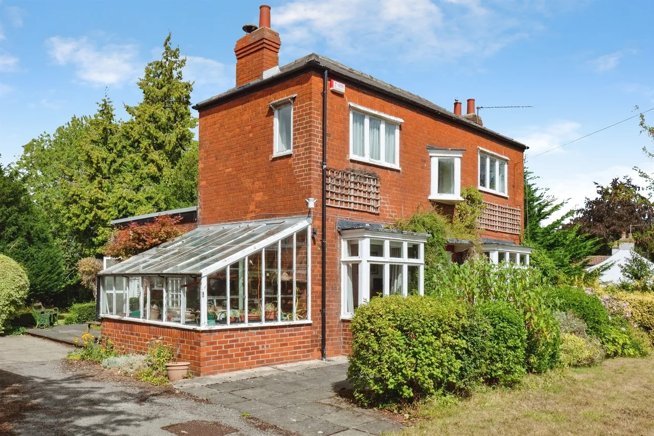 4 bed house for sale — Highgate, Cherry Burton, Beverley