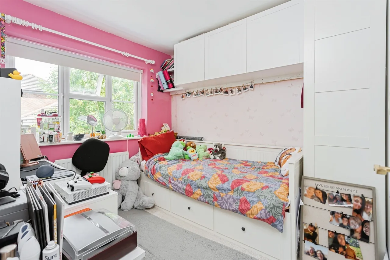 Robin Road, Burgess Hill, photo 12