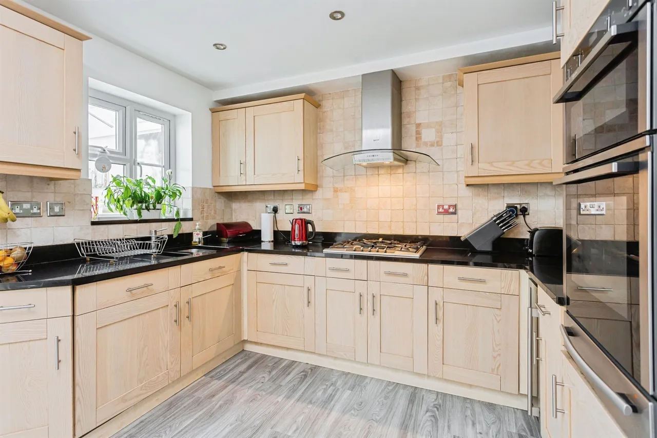 Robin Road, Burgess Hill, photo 7