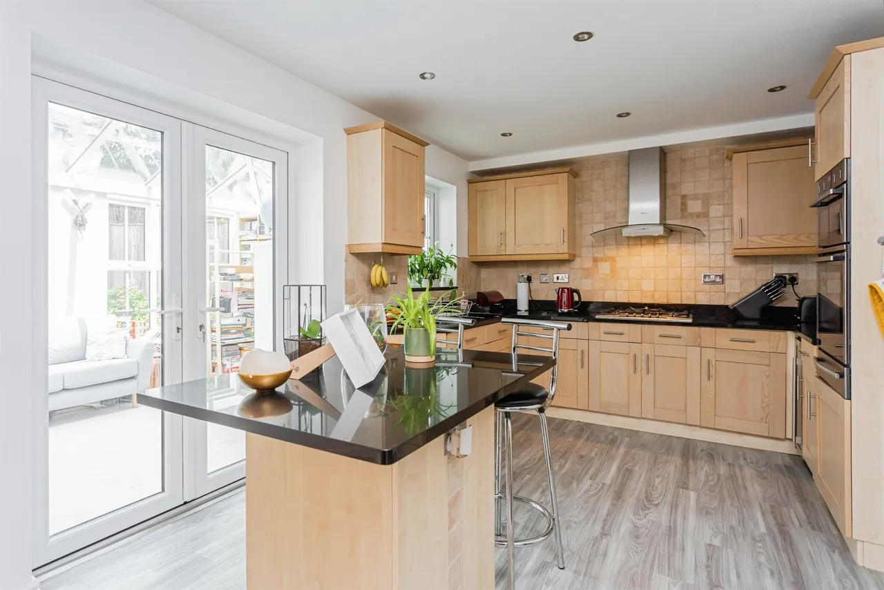 Robin Road, Burgess Hill, photo 2