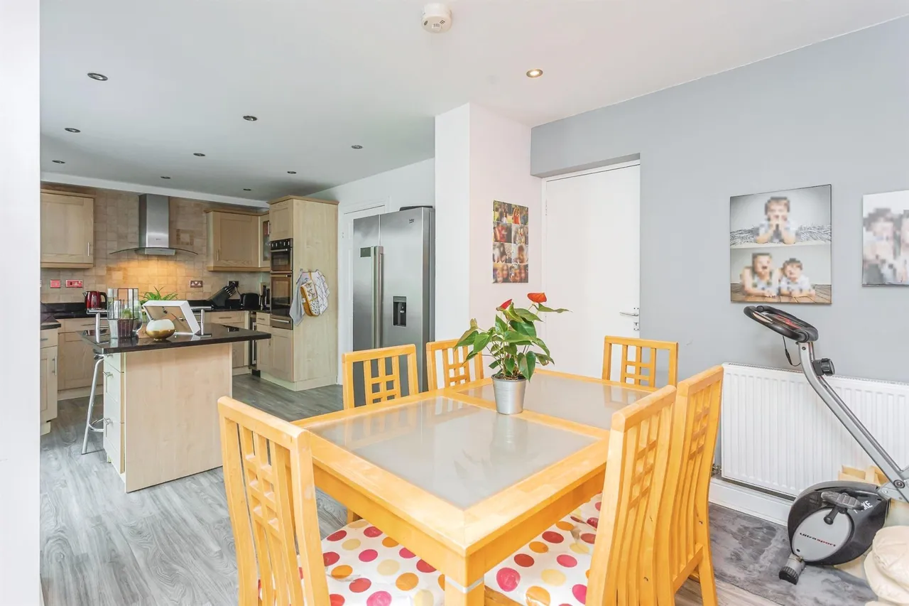 Robin Road, Burgess Hill, photo 4