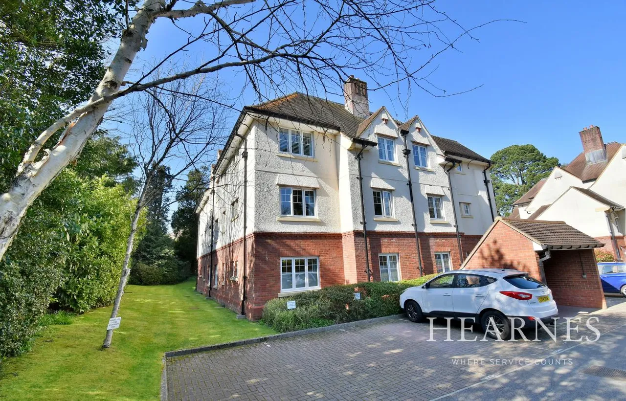 2 bed flat for sale, Amberwood Lodge, BH22