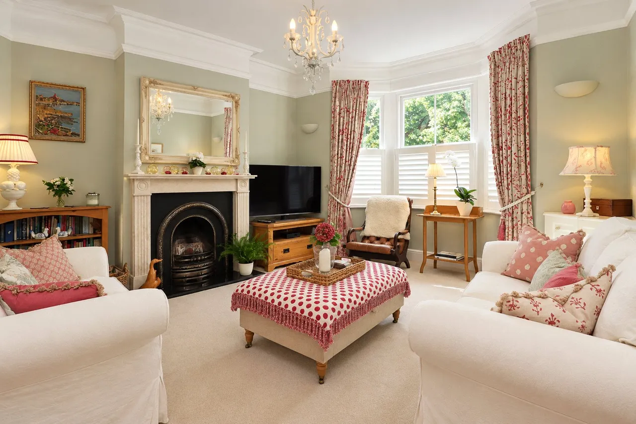 Maybury Hill, Woking, GU22, photo 3
