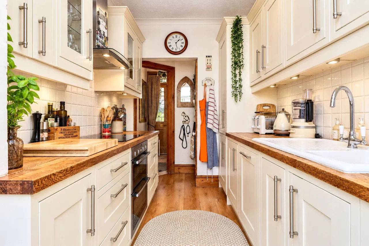 Maybury Hill, Woking, GU22, photo 11