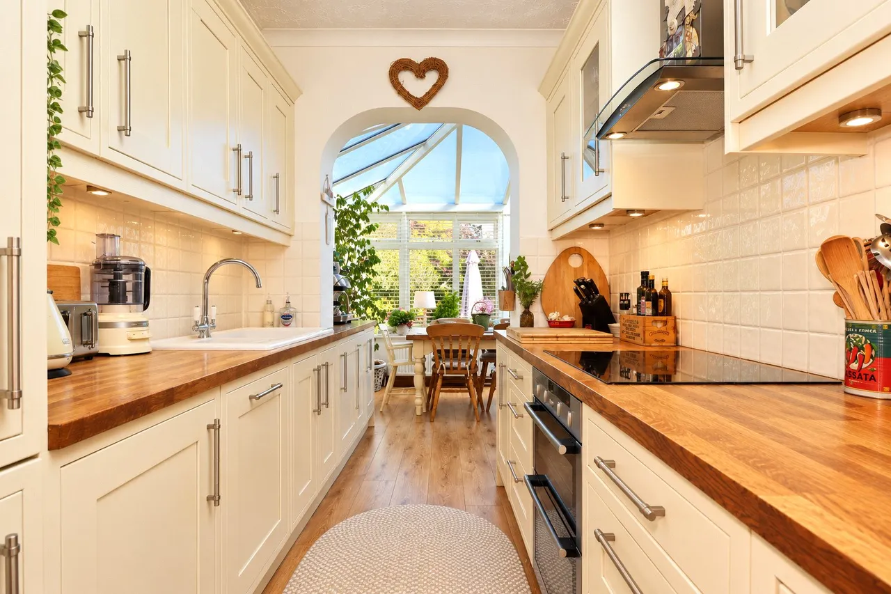 Maybury Hill, Woking, GU22, photo 10