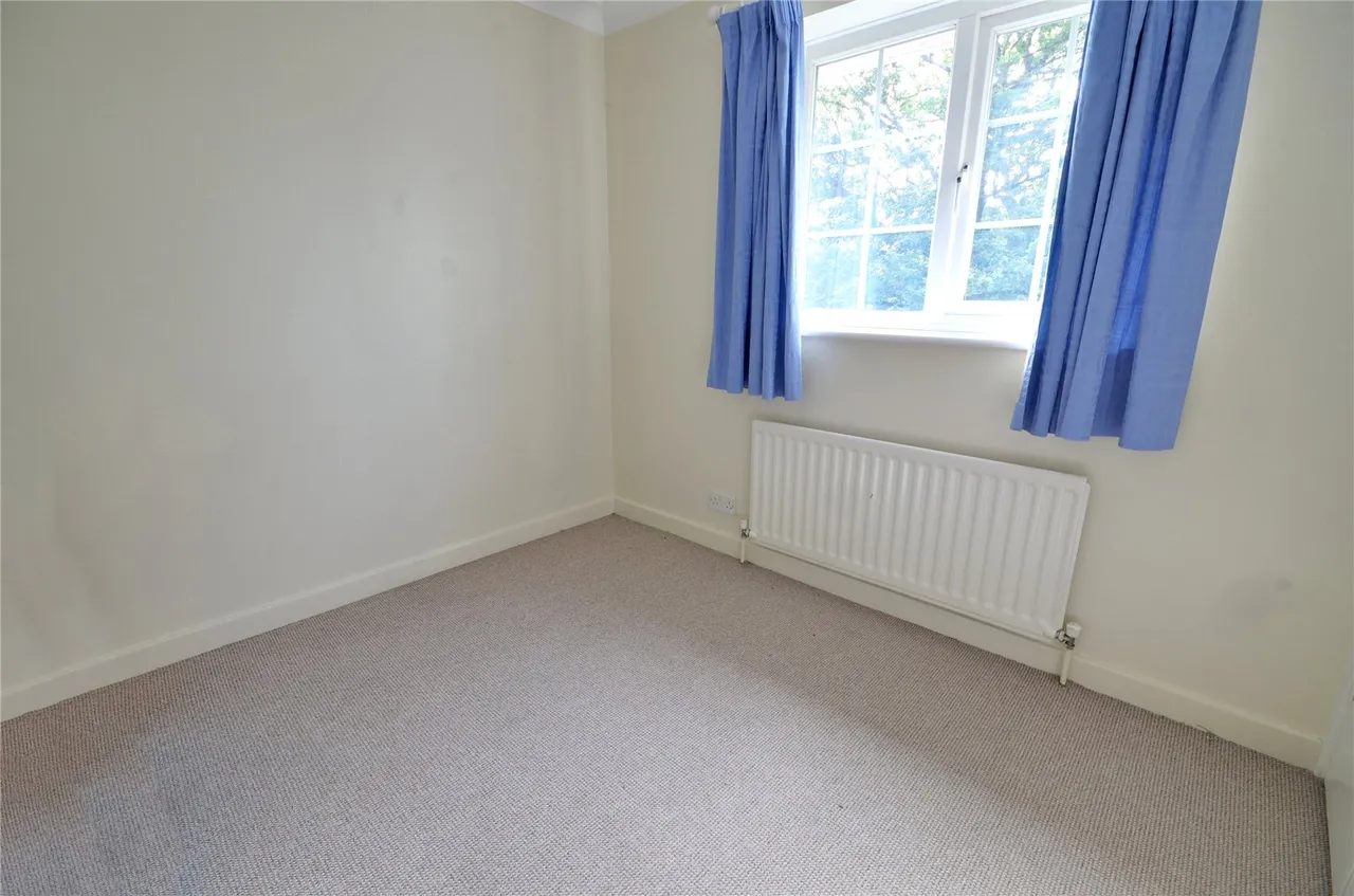 St Barnabas Court, Pound Hill, RH10, photo 5