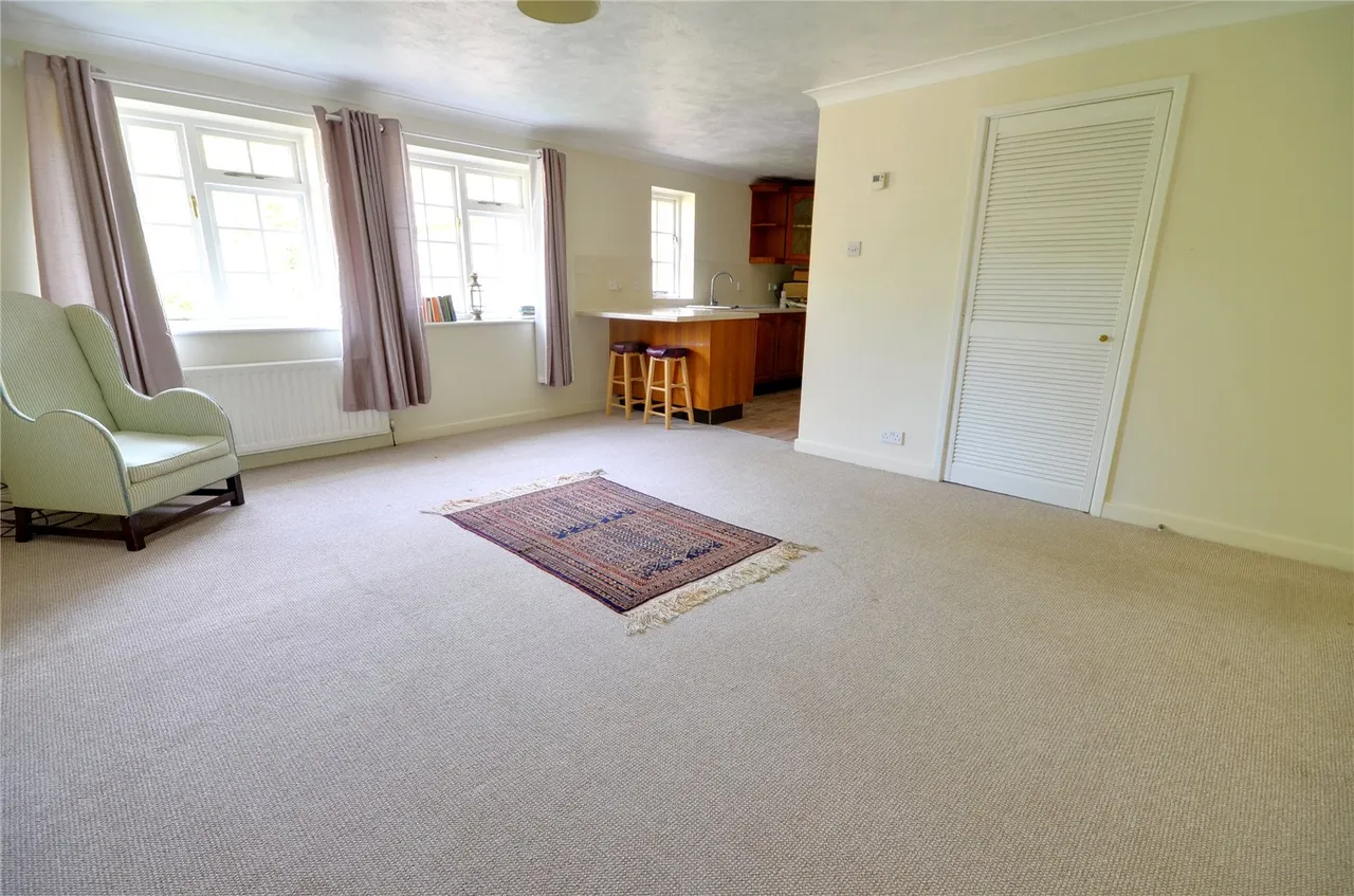 St Barnabas Court, Pound Hill, RH10, photo 10
