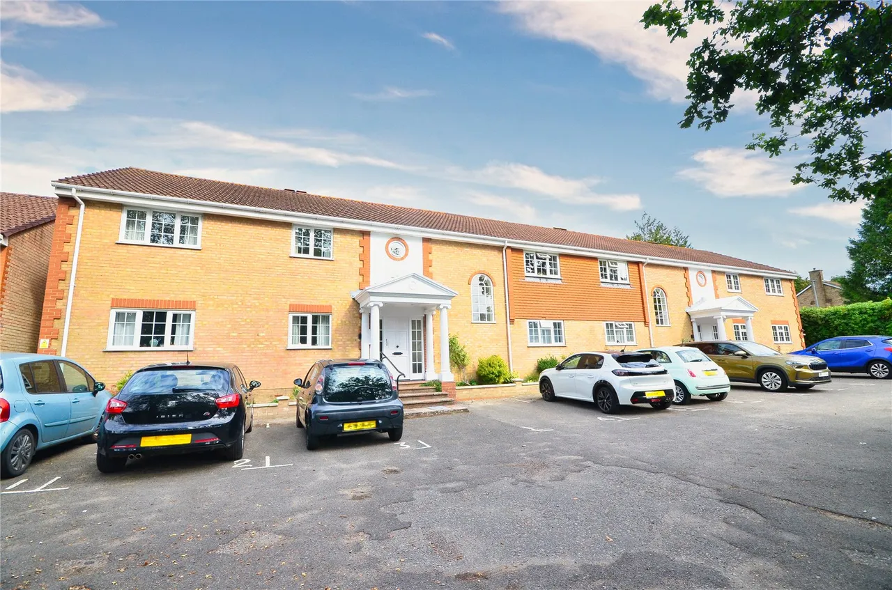 St Barnabas Court, Pound Hill, RH10, photo 14