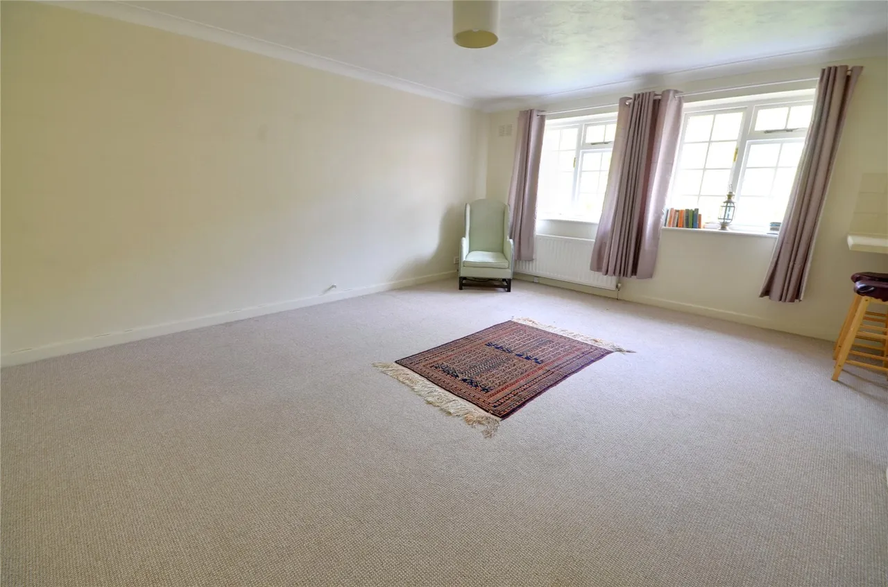 St Barnabas Court, Pound Hill, RH10, photo 3