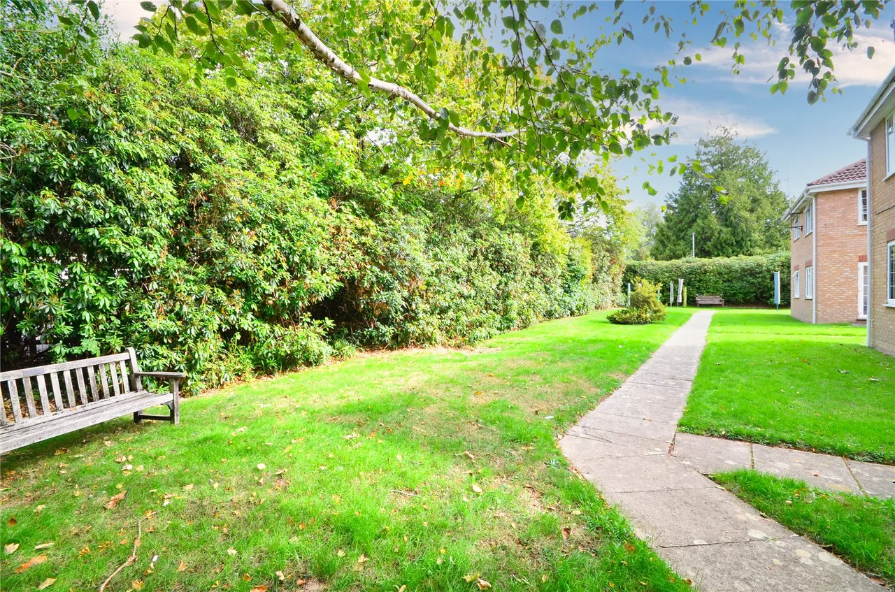 St Barnabas Court, Pound Hill, RH10, photo 7
