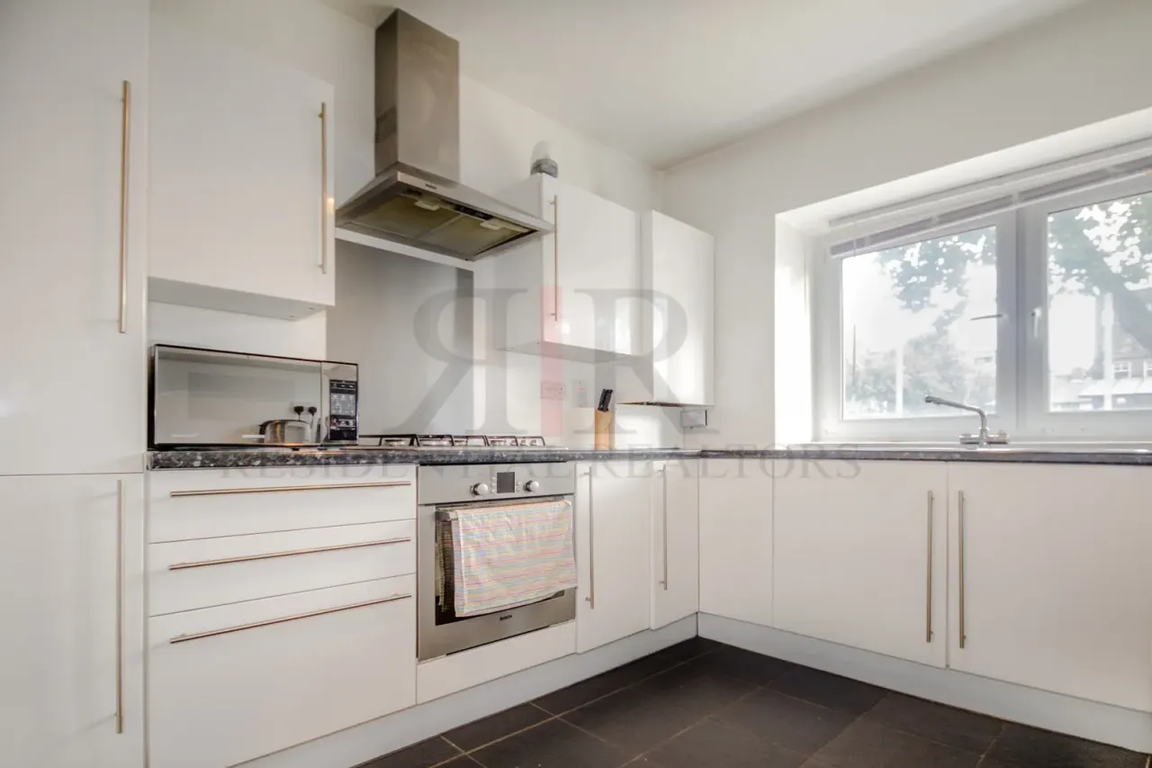 Halifield Drive, London, DA17, photo 3