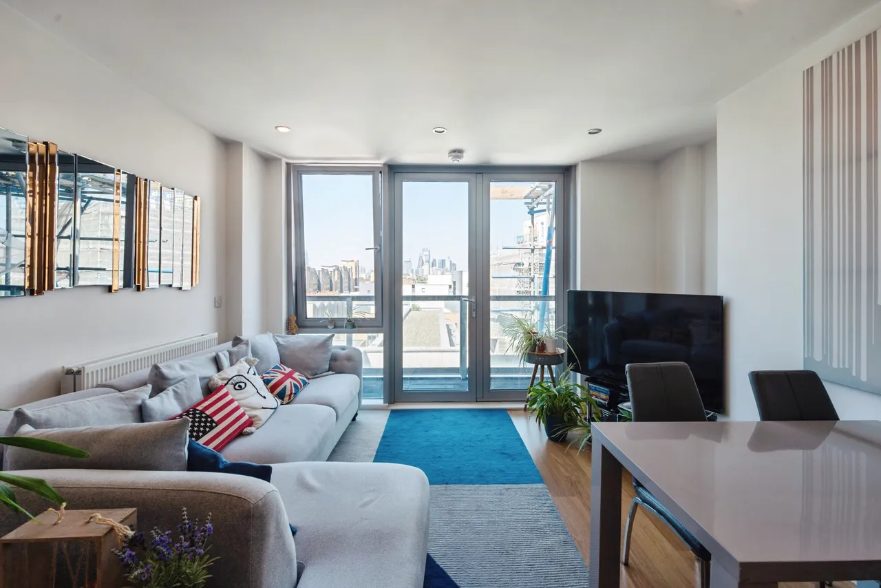 2 bed flat for sale, Salton Square, London, E14