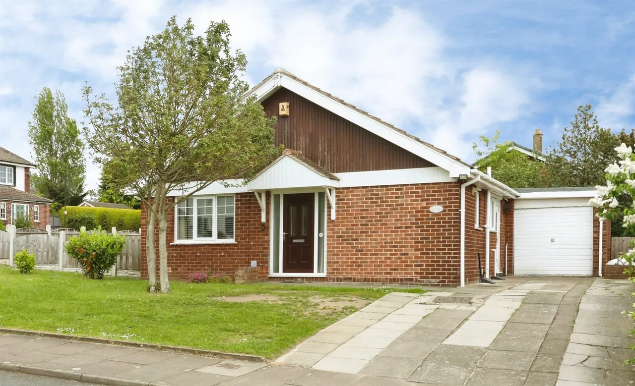2 bed house for sale — Dunniwood Avenue, Bessacarr, Doncaster