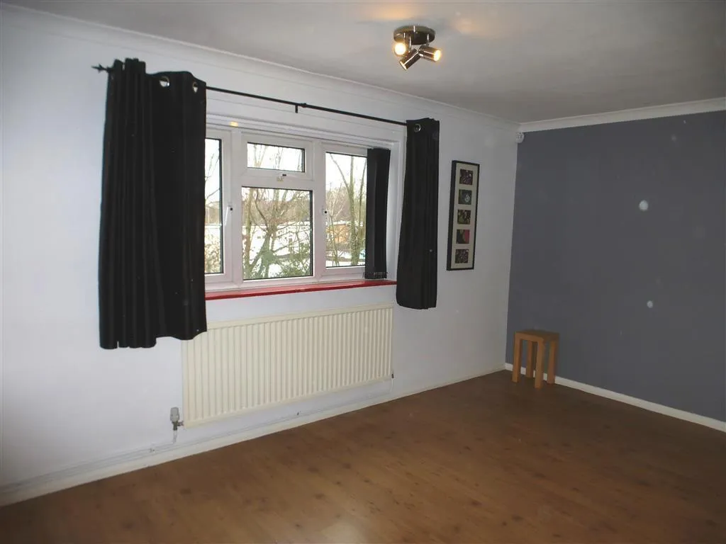 Beeches Crescent, RH10, photo 13