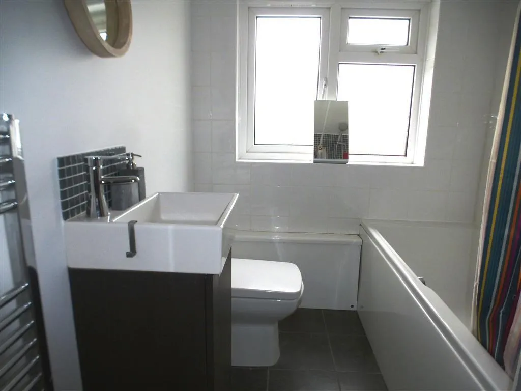 Beeches Crescent, RH10, photo 8