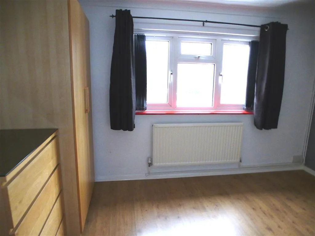 Beeches Crescent, RH10, photo 9