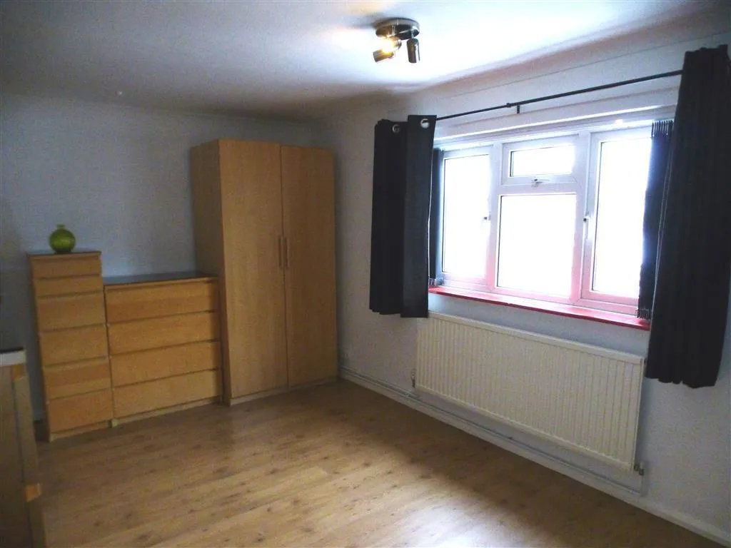 Beeches Crescent, RH10, photo 12