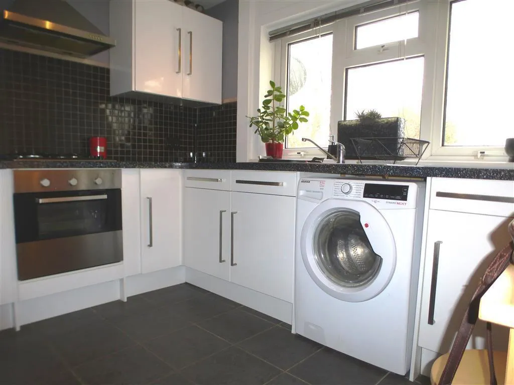 Beeches Crescent, RH10, photo 4