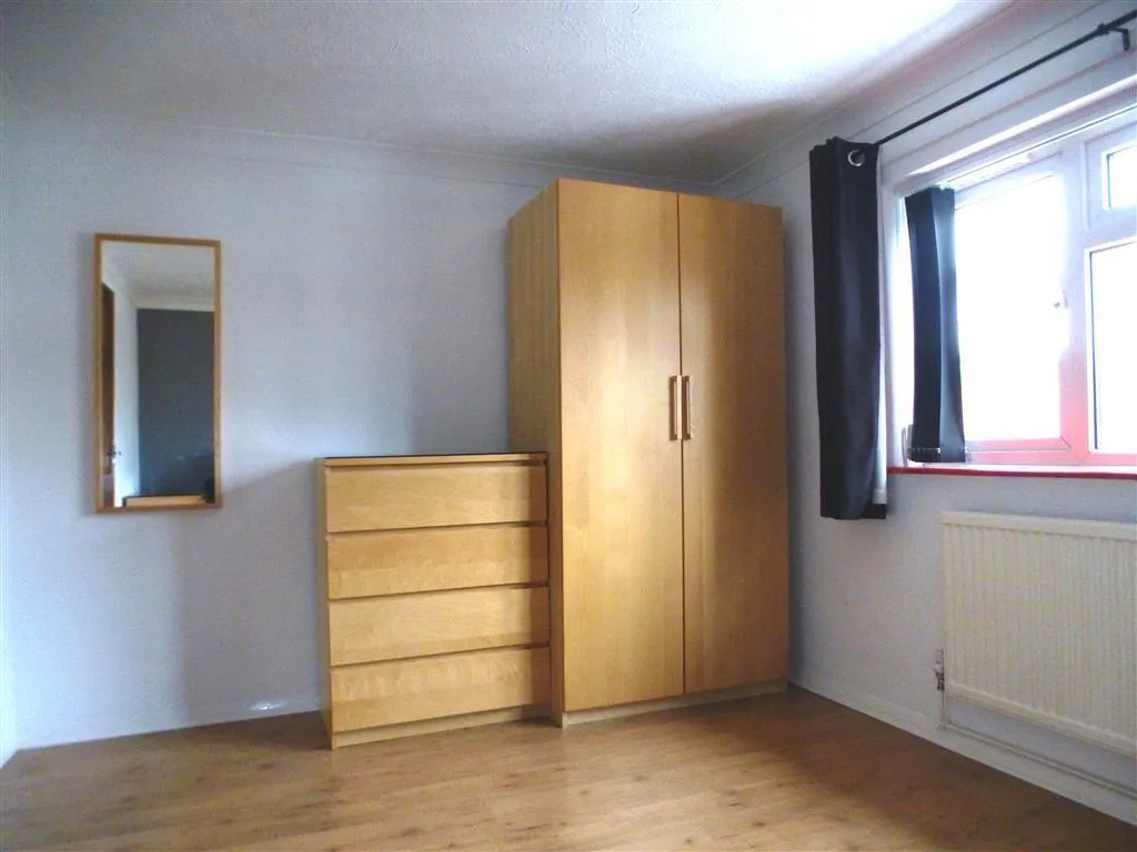 Beeches Crescent, RH10, photo 10