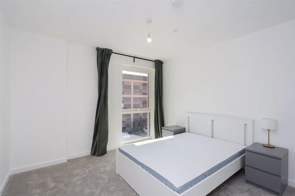 Farine Avenue, Hayes, UB3, photo 5