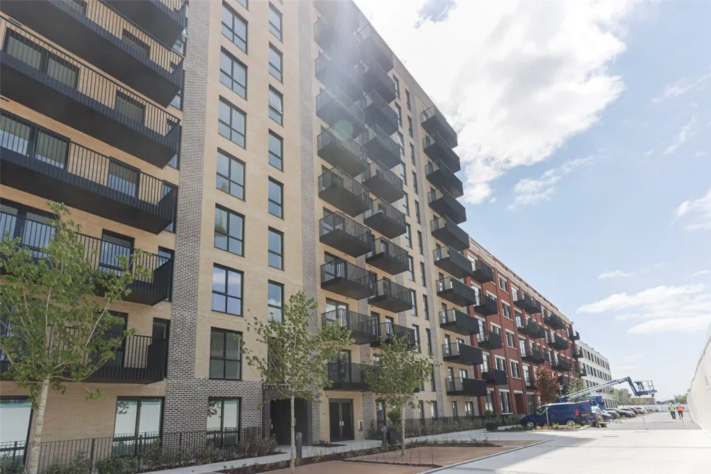 1 bed flat for sale, Farine Avenue, Hayes, UB3