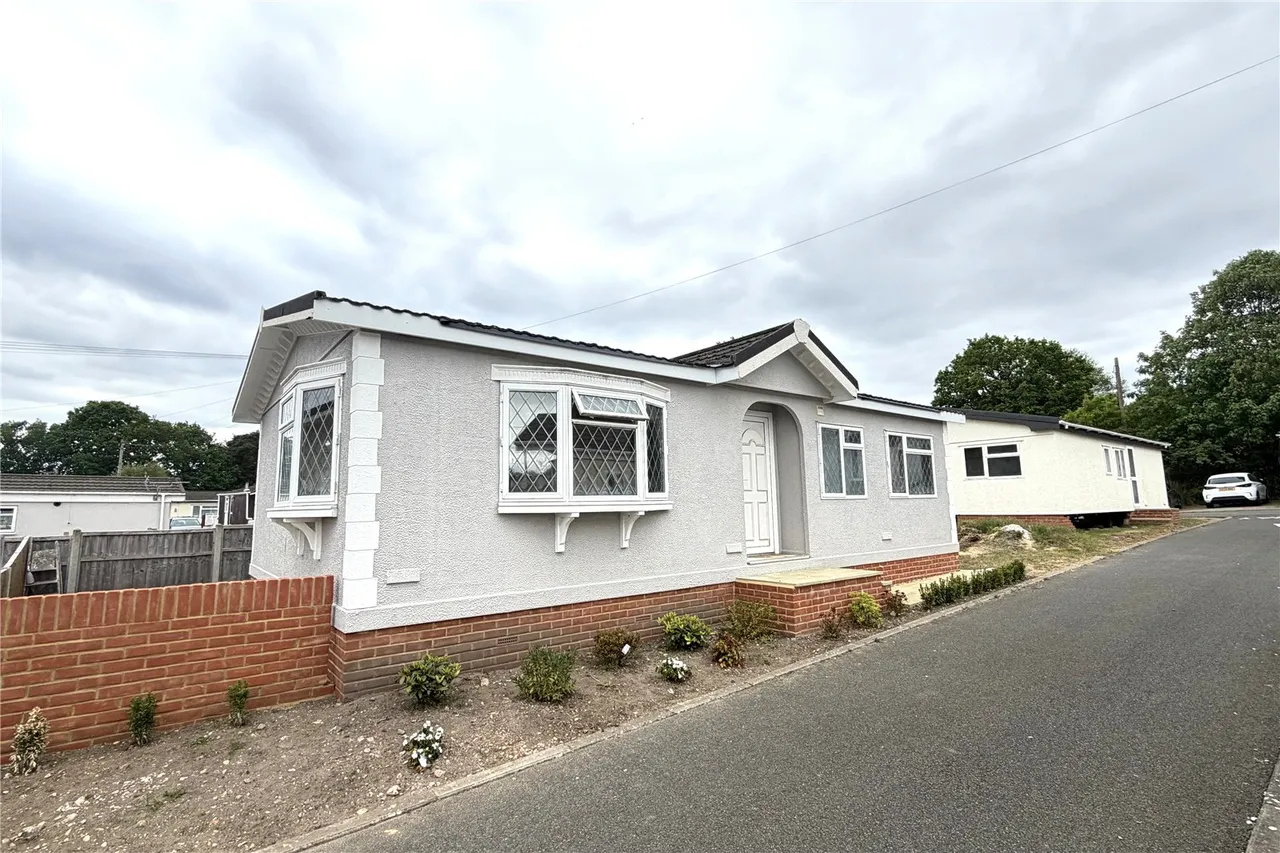 2 bed property for sale — Hill Corner Farm Park, Sandy Lane, Farnborough, Hampshire, GU14 9JY