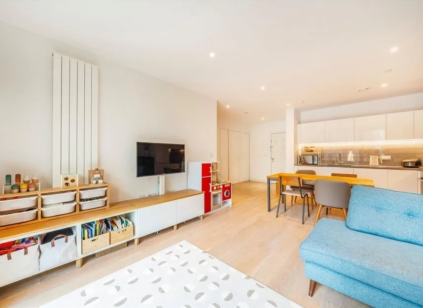 Schooner Road, E16, photo 5