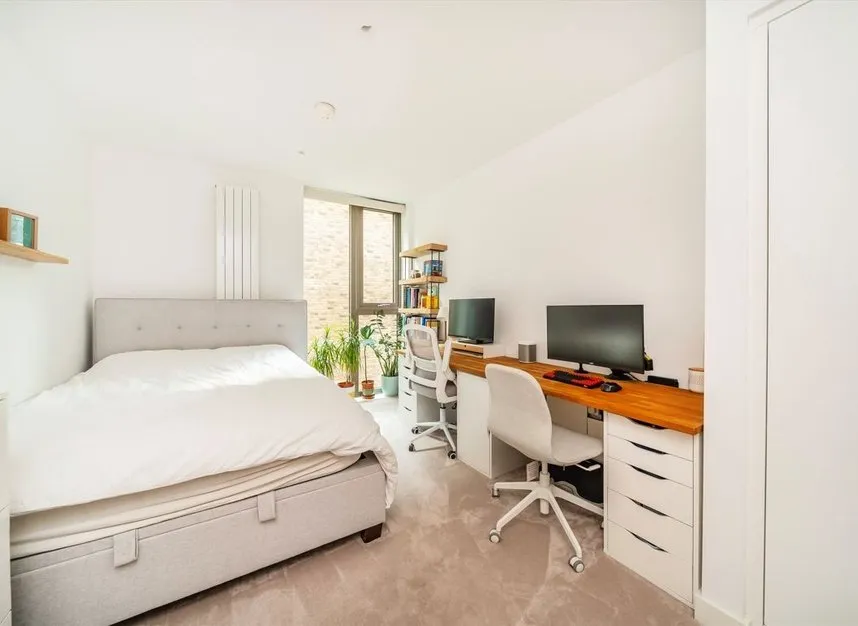 Schooner Road, E16, photo 4