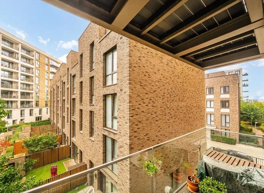 Schooner Road, E16, photo 9