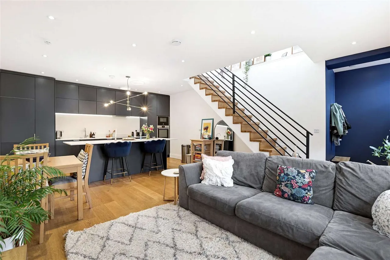 2 bed house for sale — Ashbourne Grove, London, W4 2JH