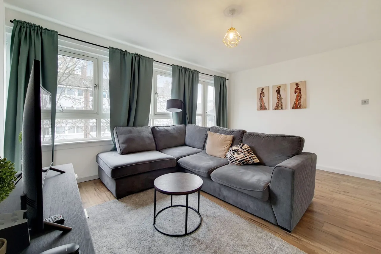 2 bed flat to rent, London, SE18