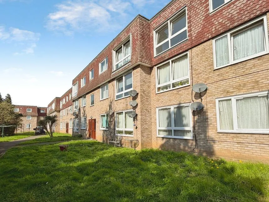 1 bed flat to rent — Church Street, Dagenham, RM10