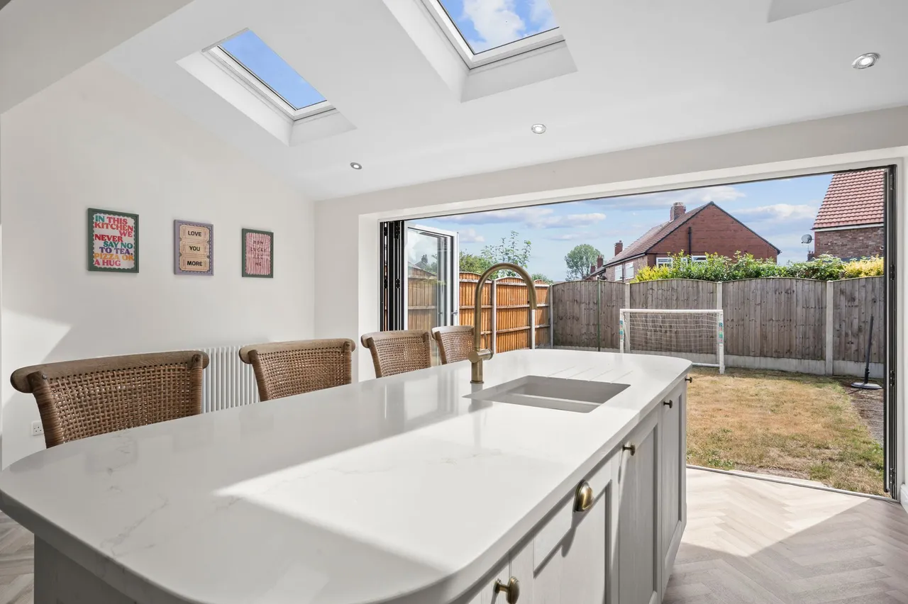 Hallows Avenue, Warrington, WA2 8EE, photo 3