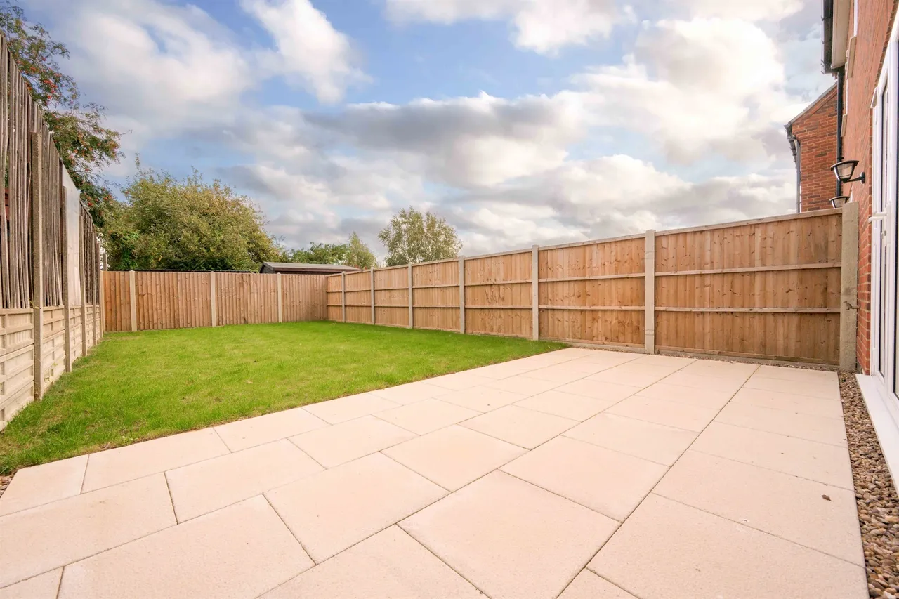 Stanton Close, Kettering, NN14, photo 2
