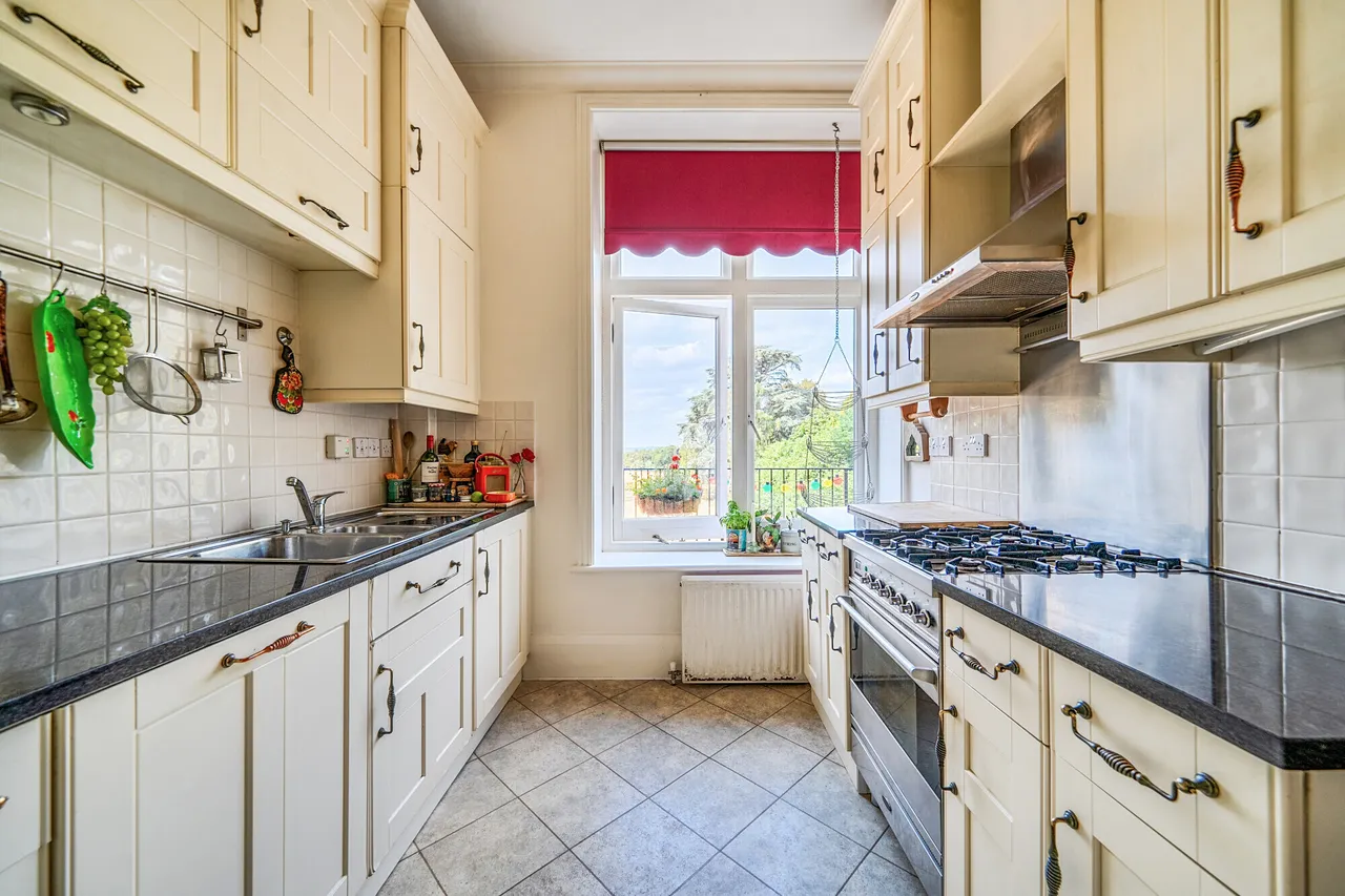 Coopers Hill Road, Redhill, RH1, photo 5
