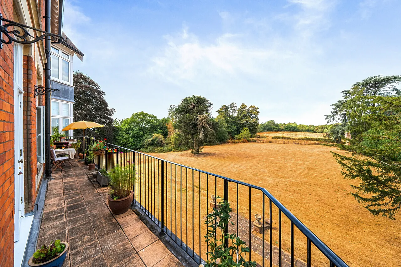 Coopers Hill Road, Redhill, RH1, photo 10