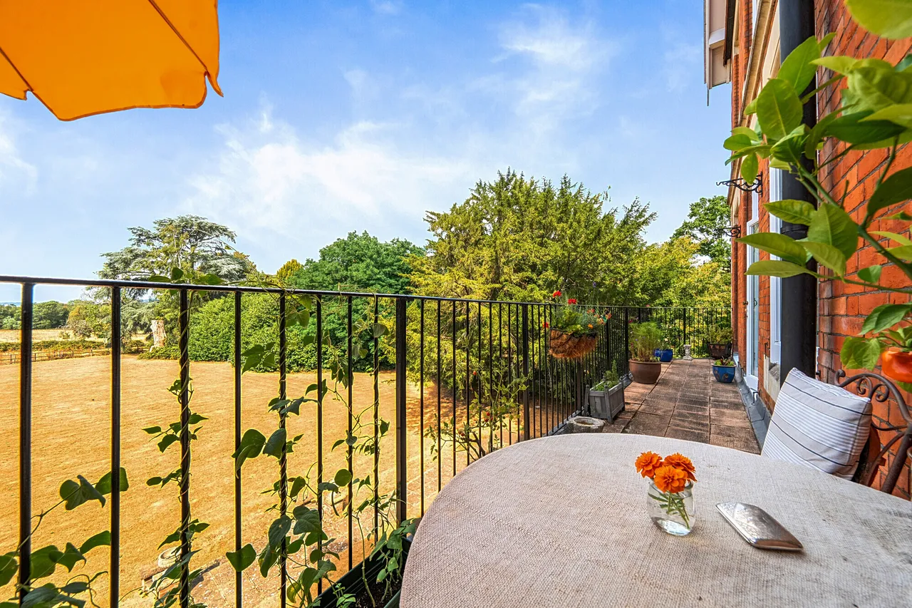 Coopers Hill Road, Redhill, RH1, photo 4