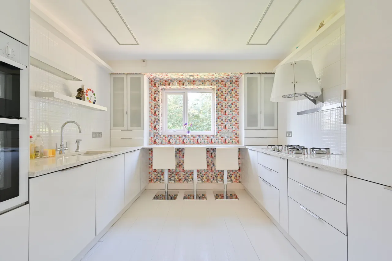 15 Bermuda House, Mount Park Road, Harrow, photo 5