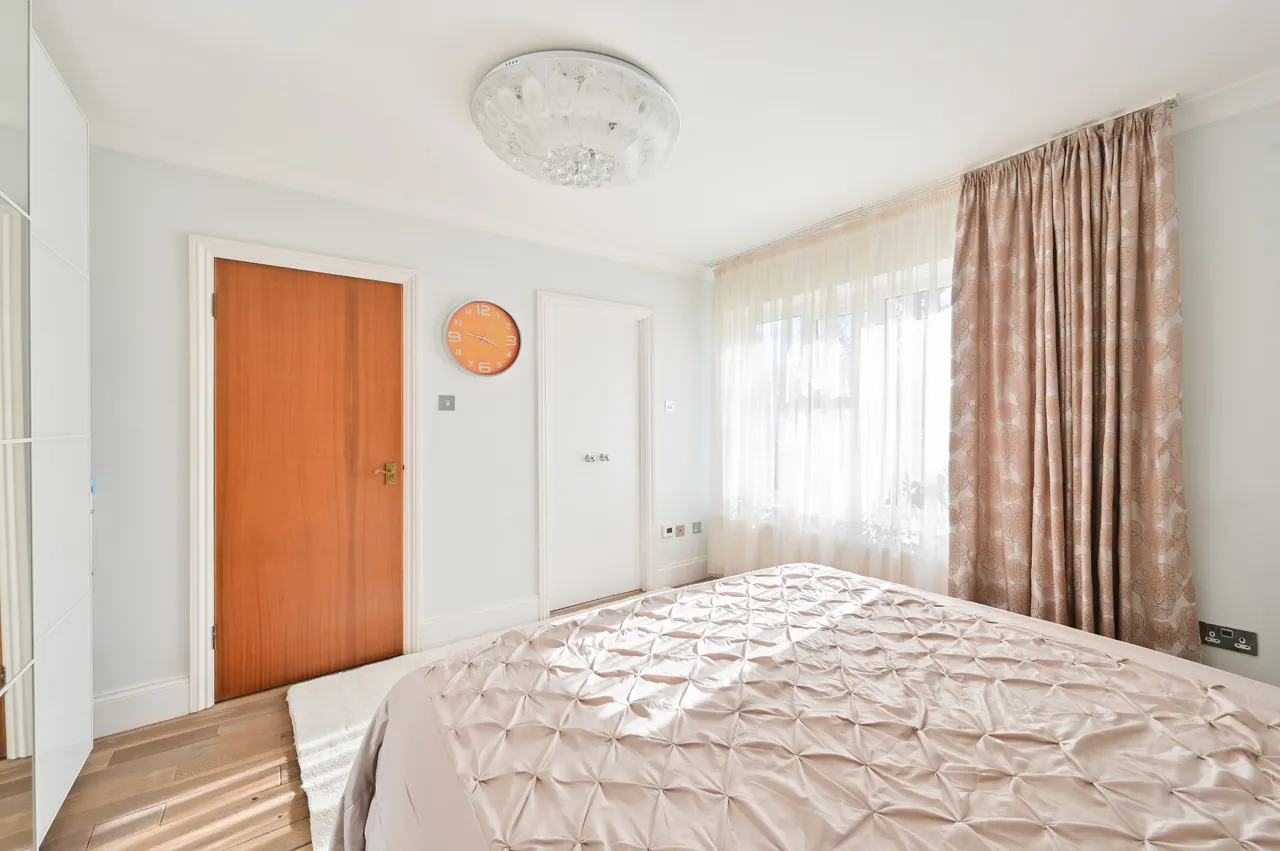 15 Bermuda House, Mount Park Road, Harrow, photo 9